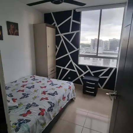 2 Camas Matrimoniales Y Un Camarote De 90 Apartamento