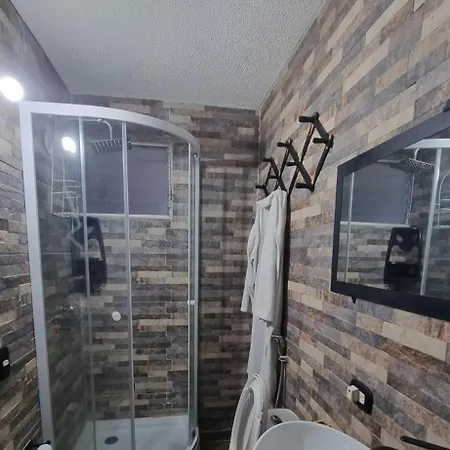 2 Camas Matrimoniales Y Un Camarote De 90 Cartagena